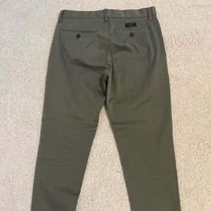 EUC 32x32 Banana Republic Rapid Movement Chinos. Gaven fit.